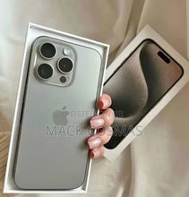 Apple iPhone 15 Pro Max (256GB)